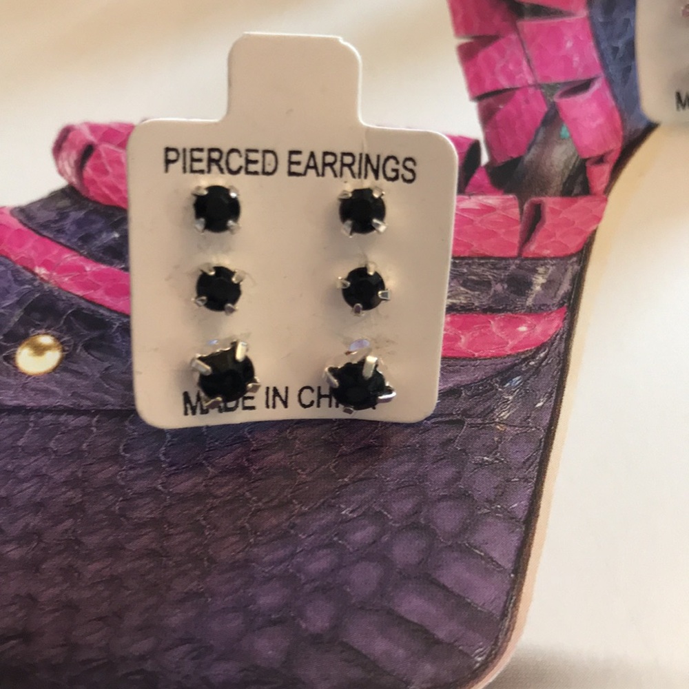 Set of 18-pairs of Rhinestone Stud pierced earrings. NWOT. - Picture 9 of 11